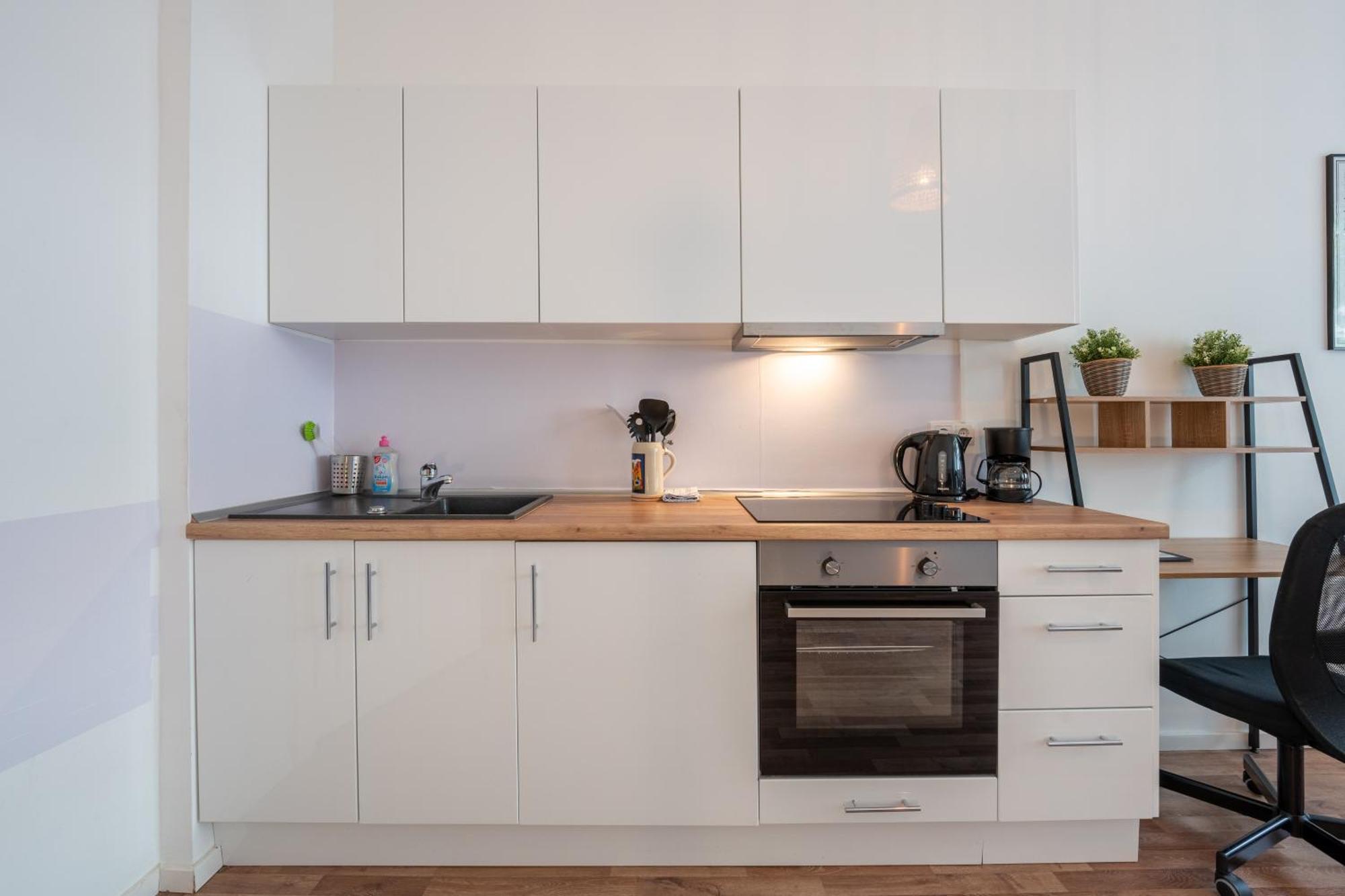 Modern, Central Flat With Workspace Berlijn Buitenkant foto
