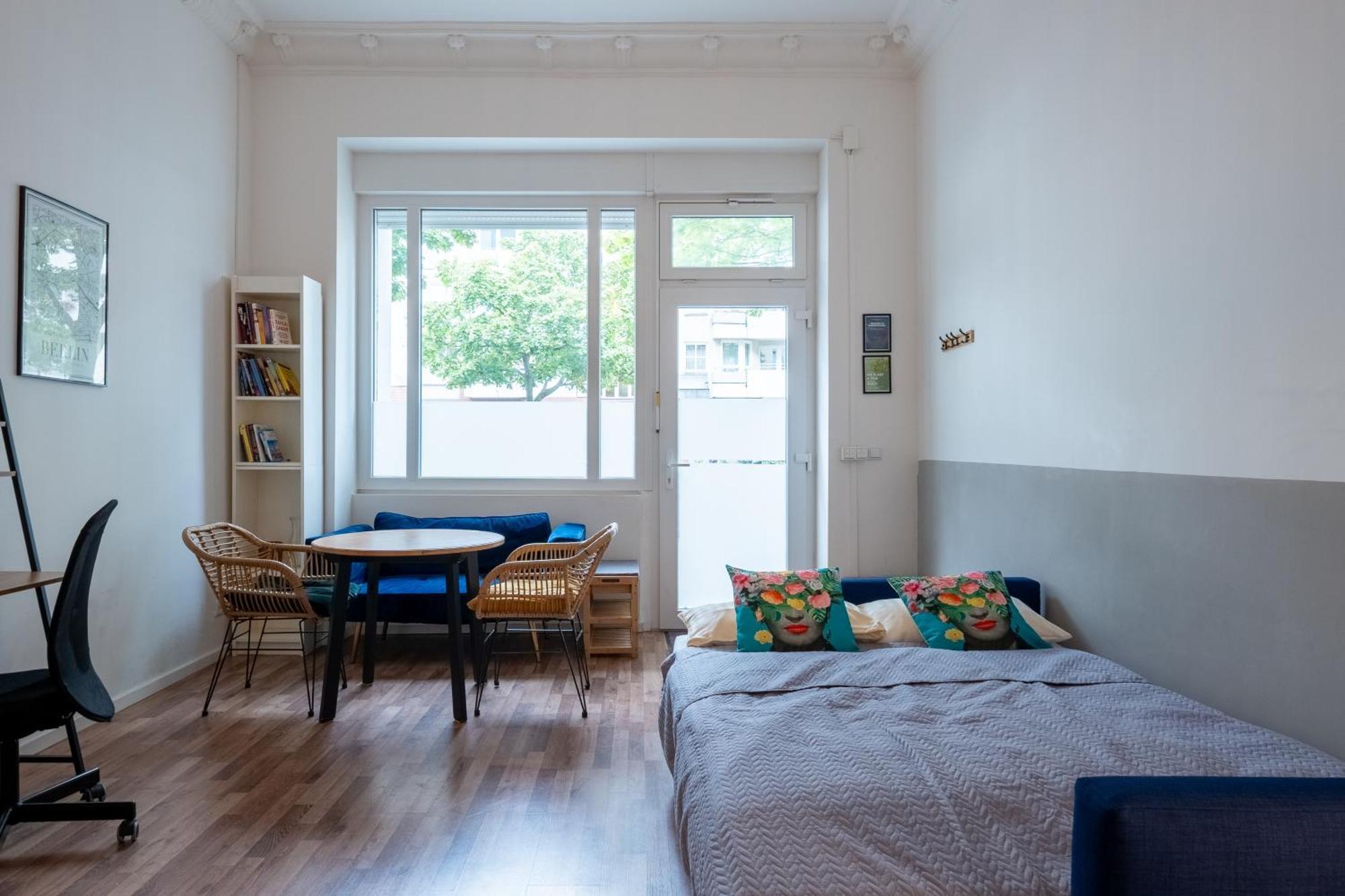 Modern, Central Flat With Workspace Berlijn Buitenkant foto