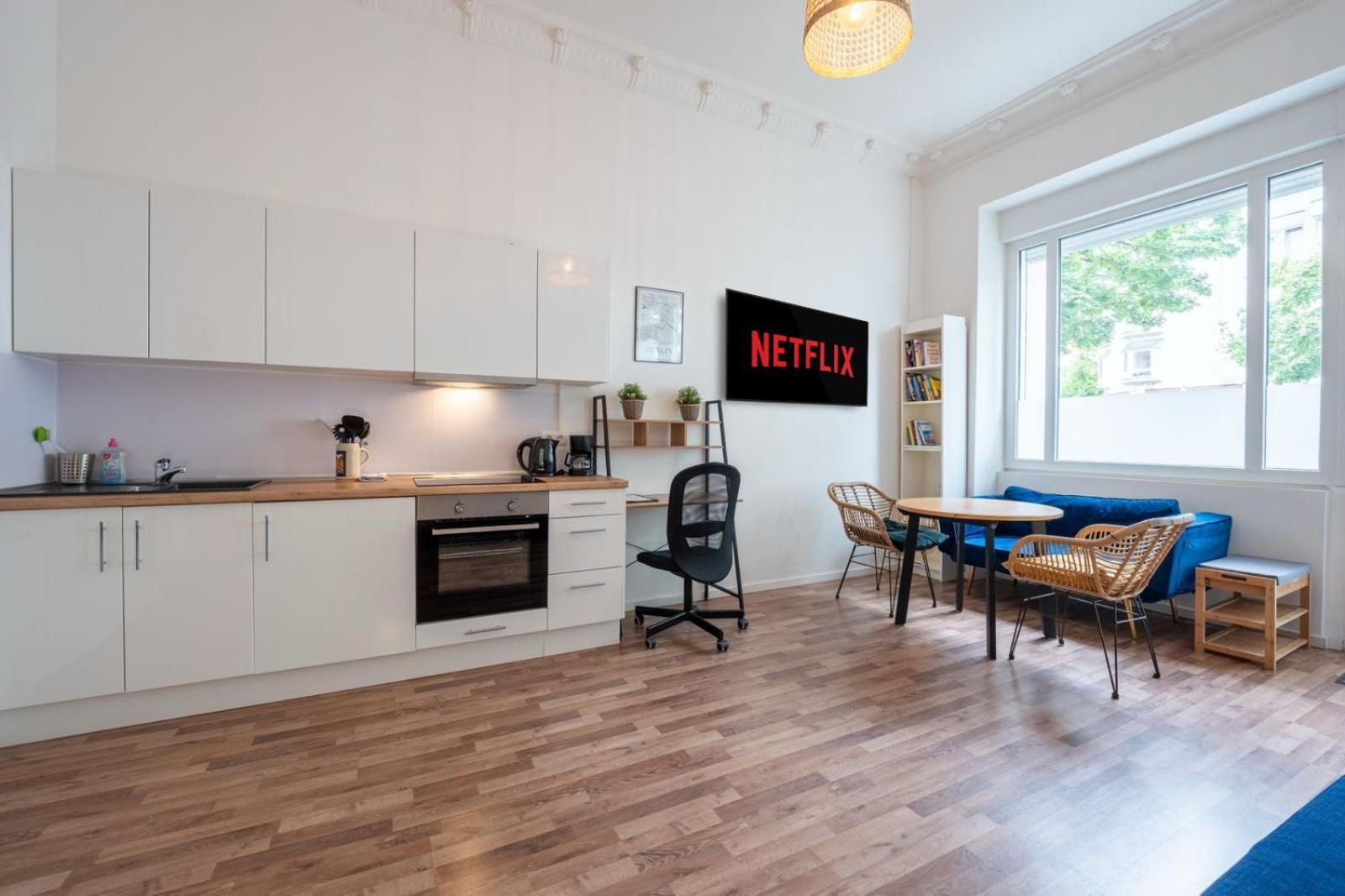 Modern, Central Flat With Workspace Berlijn Buitenkant foto